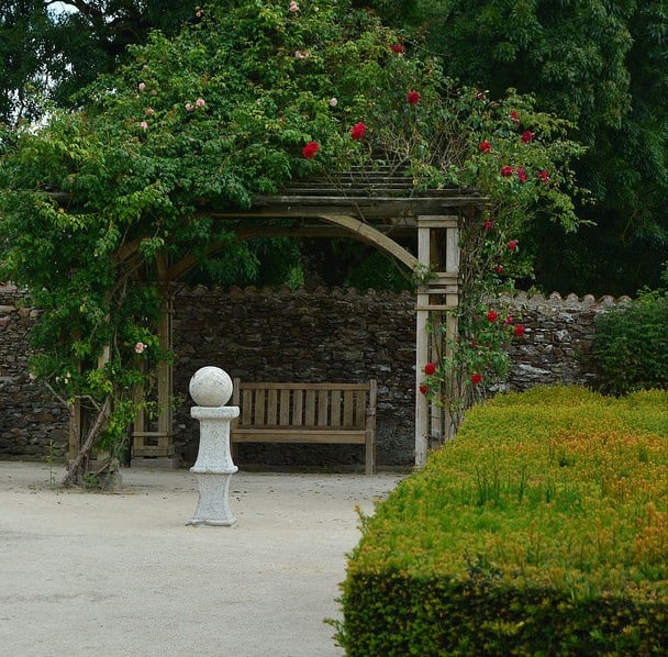 Elément décoratif du jardin : la tonnelle